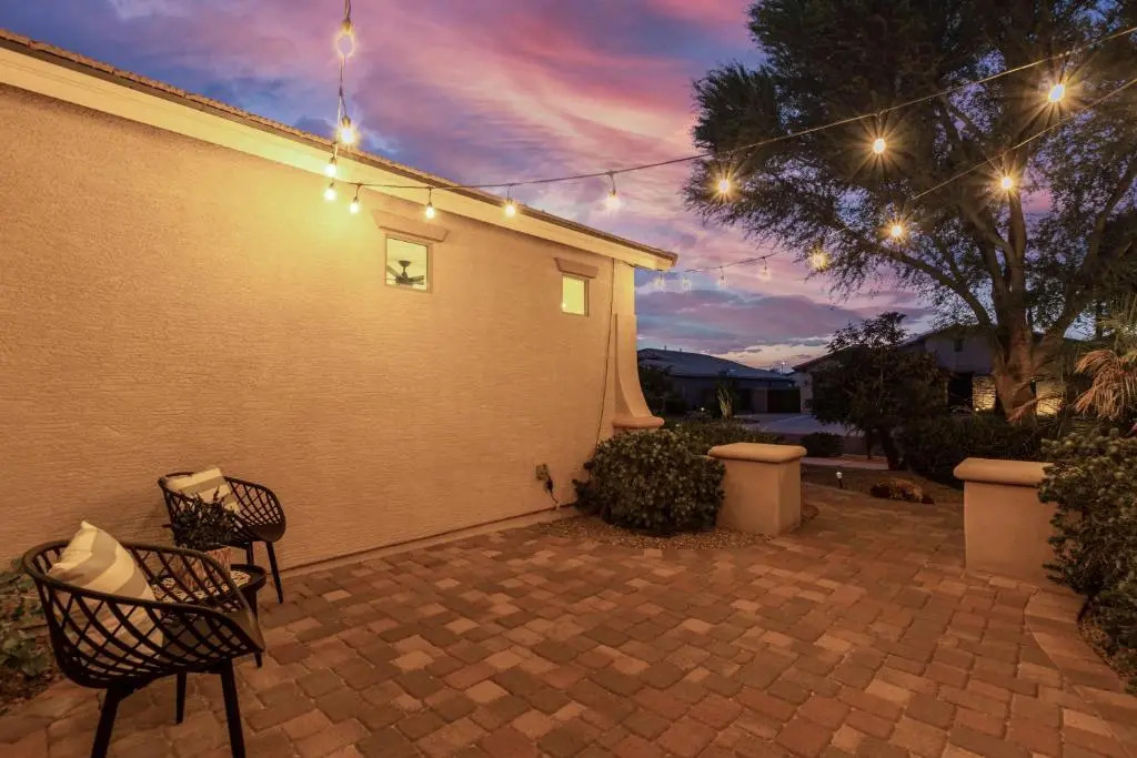 Luxurious 5 Bed 3 Bath with Resort Style Backyard, Heated Pool and Spa! by RedAwning