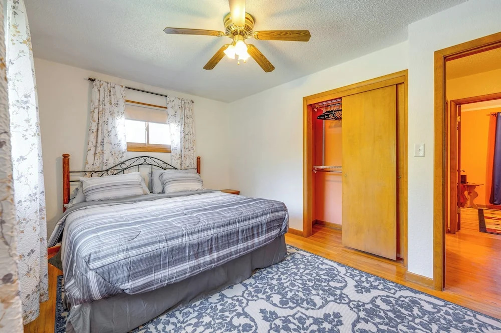Pet-friendly Waterloo Abode w/ Deck!
