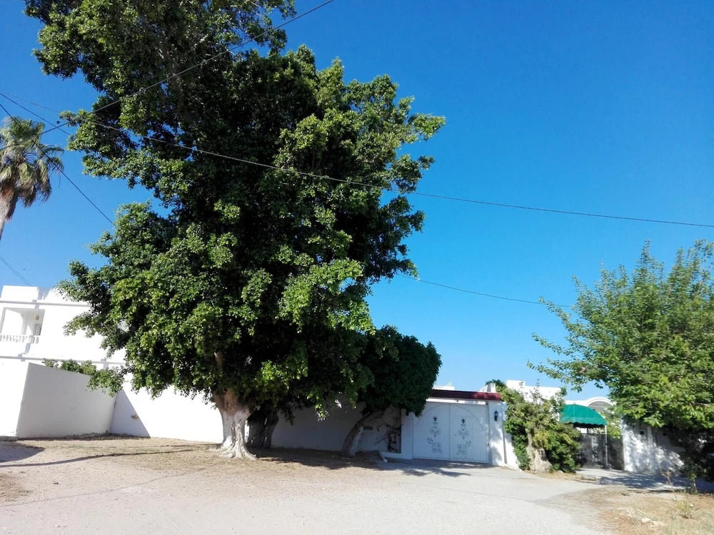 Elegant villa in Hammamet with year-round private pool