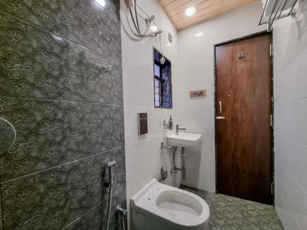 Hotel Empire - Near International Airport