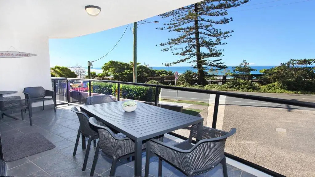 Unit 1 'Phoenix Apartments', Coolum Beach