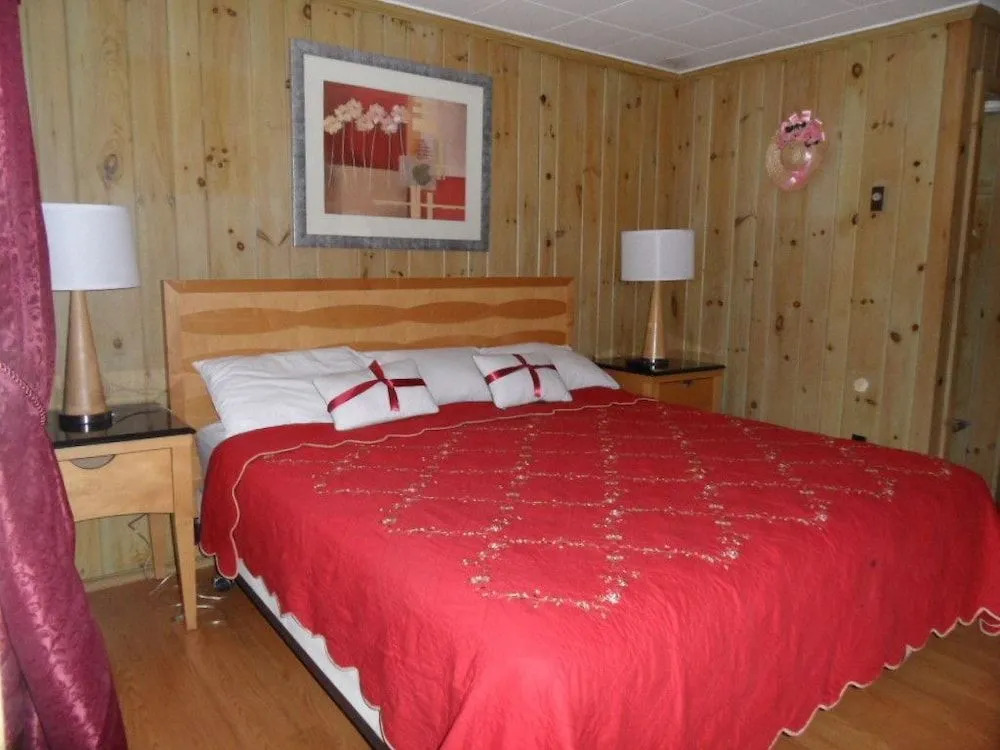 Seven Dwarfs Motel & Cabins