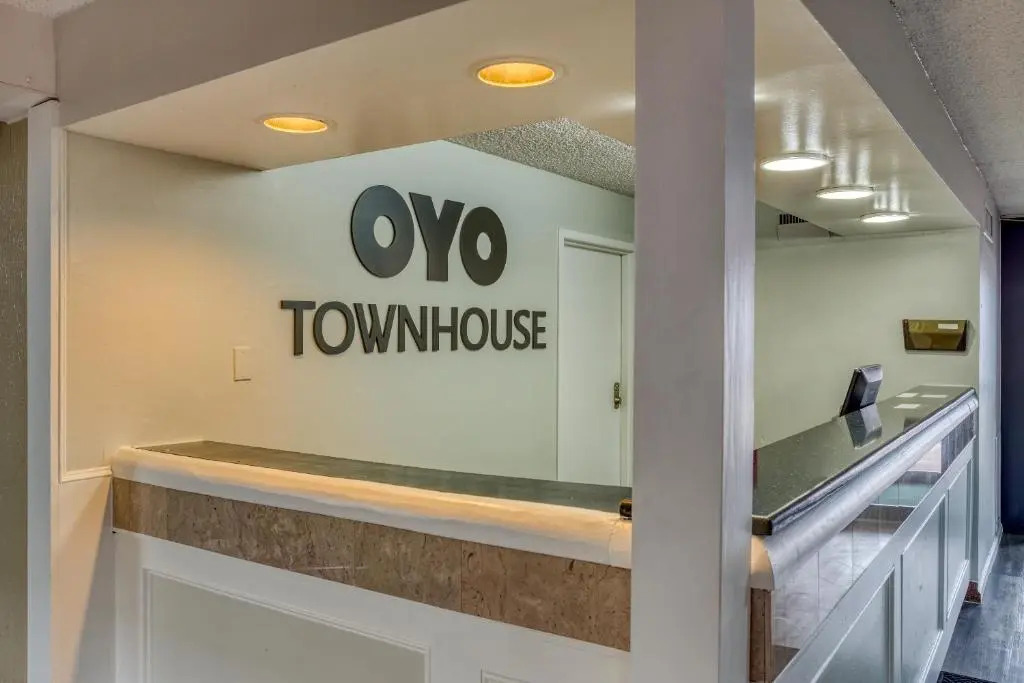 OYO Townhouse Tulsa Woodland Hills