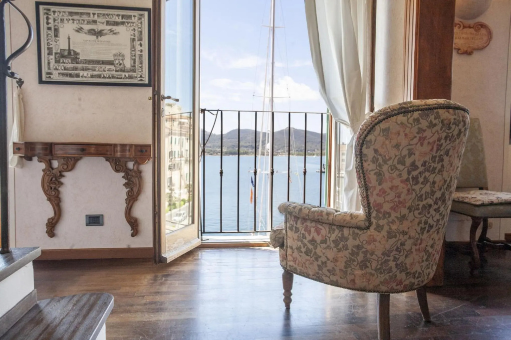 Historic house sleeping 8 with triple services in the center of Portoferraio with large terrace over-LA TERRAZZA DI NAPOLEONE