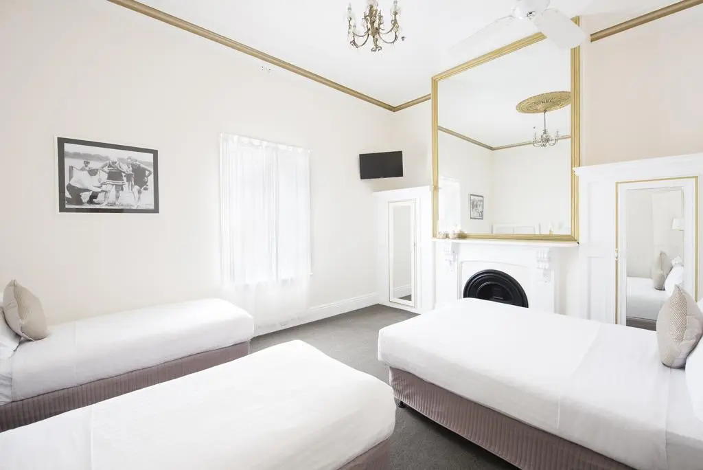 Seawall Apartments