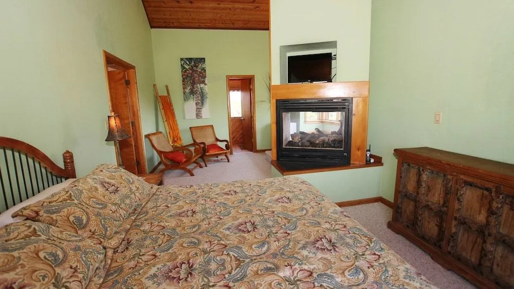 Paws at the Beach 540 - 7 Br Home