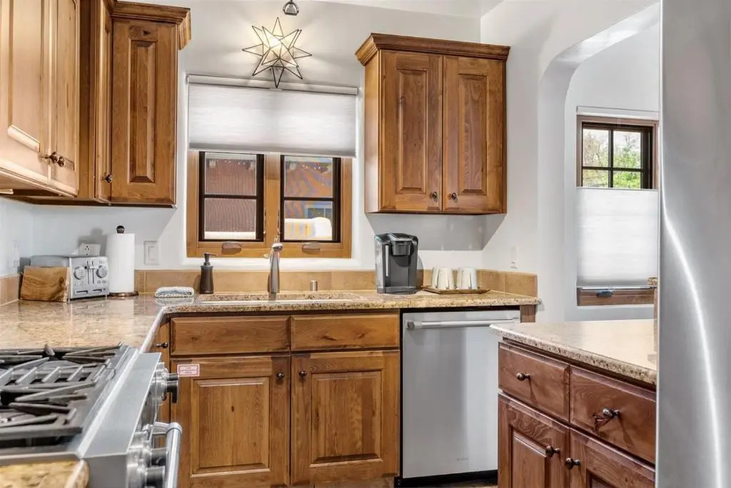 Casa O'keeffe - Five-minute Walk to The Plaza, Quiet Neighborhood, Comfort and Convenience