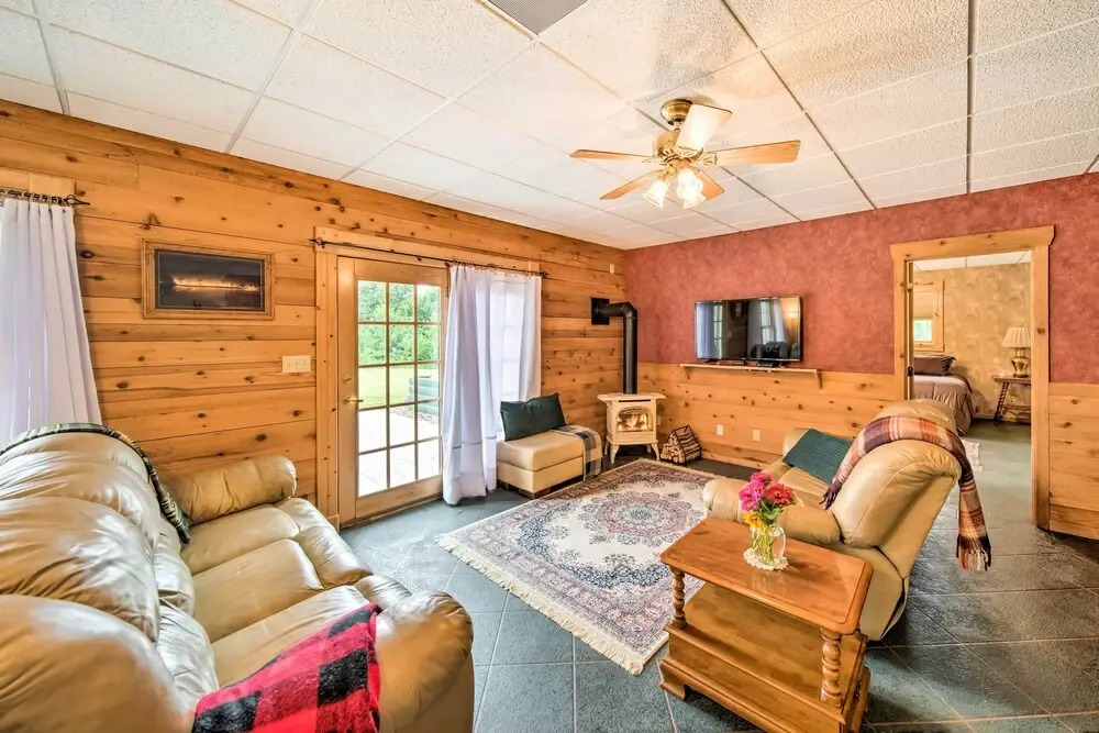 Rustic Keosauqua Gem: Fire Pit & Lake Sugema Views