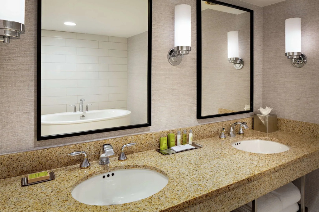 DoubleTree by Hilton Fairfield Hotel & Suites