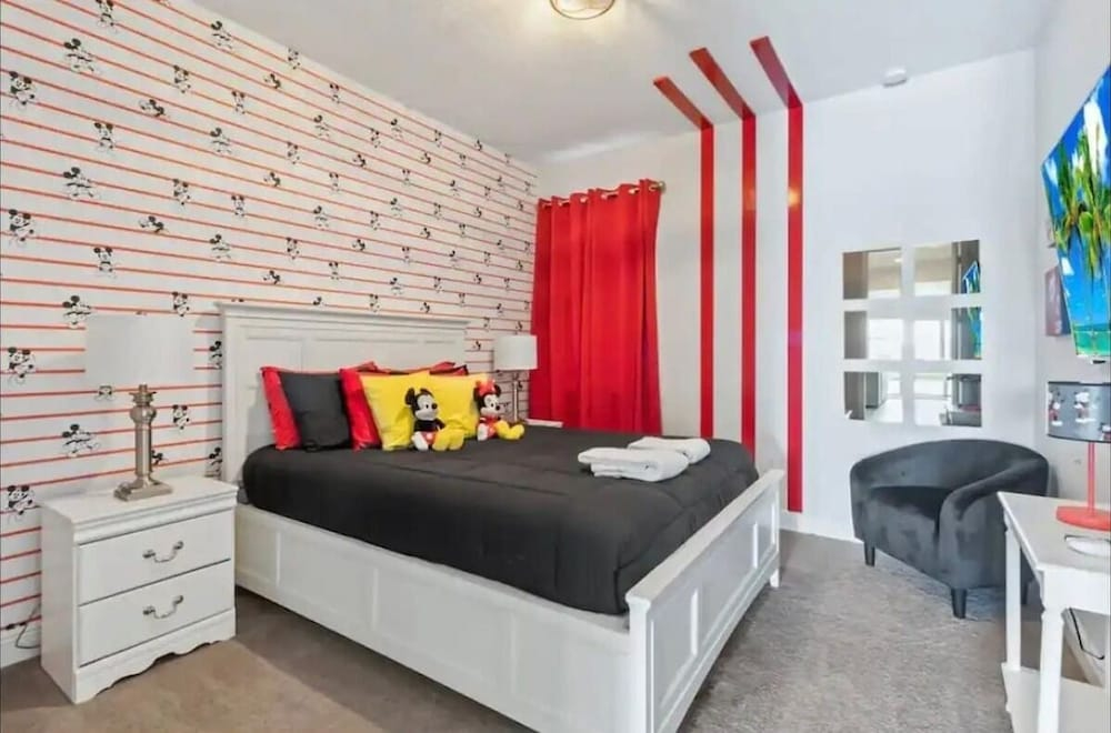 Family 5BR Retreat With Pool and Themed Bedrooms