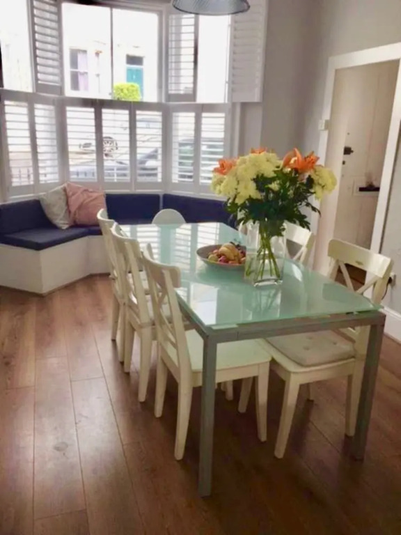 Bright 2 Bedroom Home