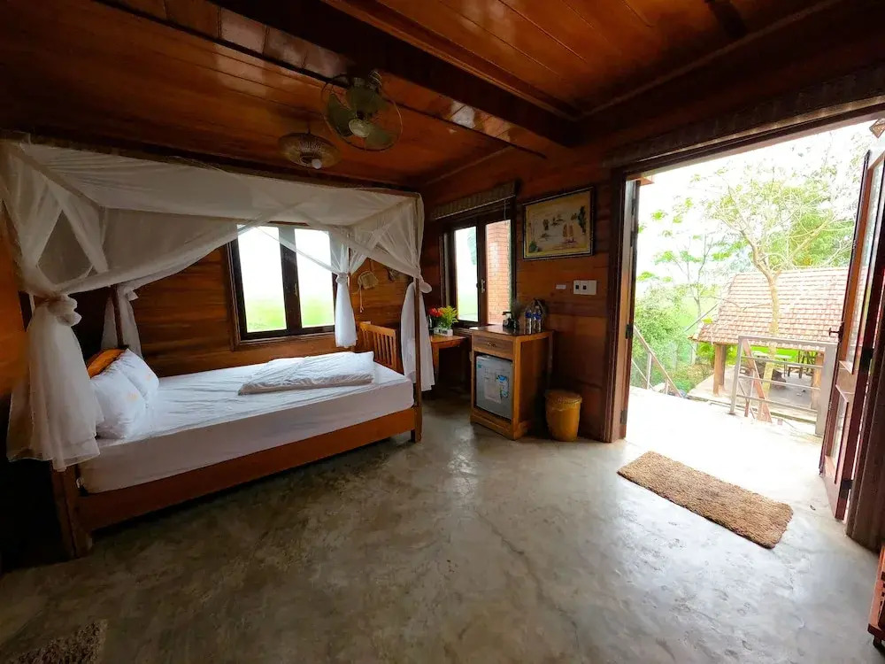 Jungle Boss Travel Lodge