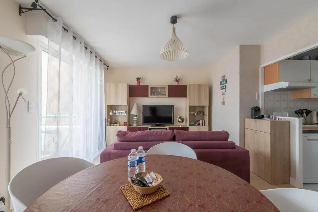Appartement avec balcon à 350m de la plage