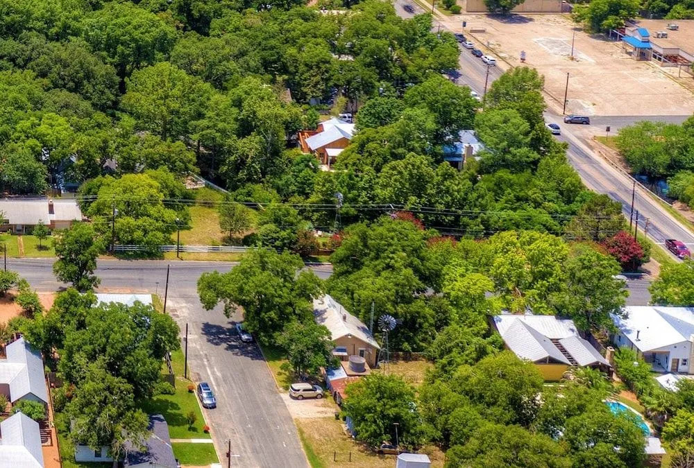 Luxury Home Near Main With Hot tub