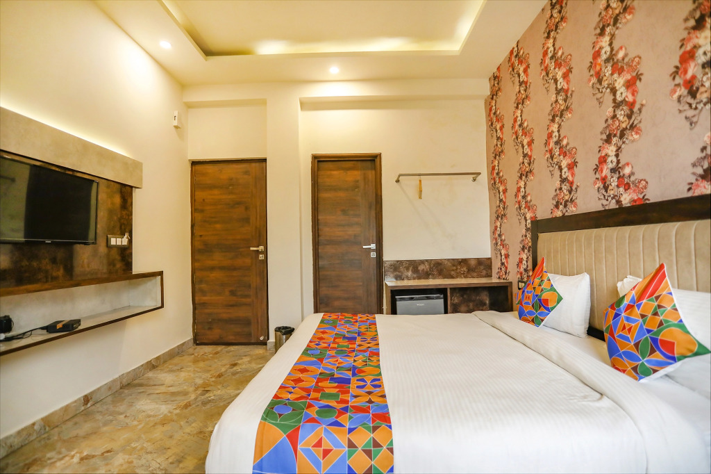 FabHotel Enaya Residency