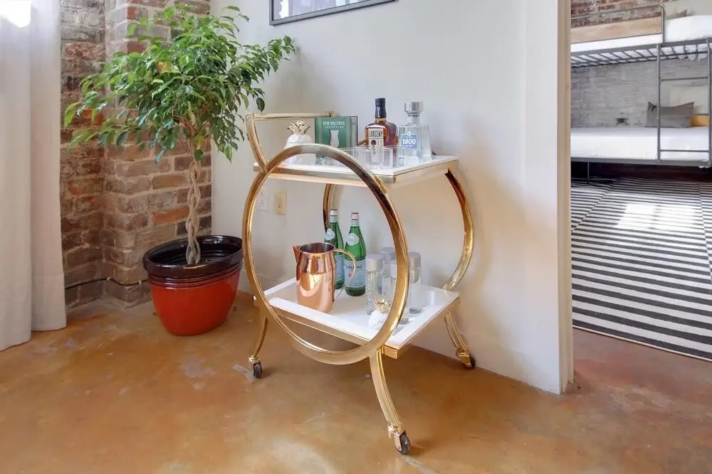 Stylish 2br/2ba Apt in Warehouse District by Domio