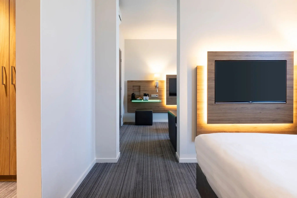Moxy Aberdeen Airport