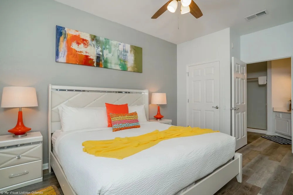 Stylish and Contemporary Vista Cay Hideaway - Lake View 3bd/2ba #3vc4126