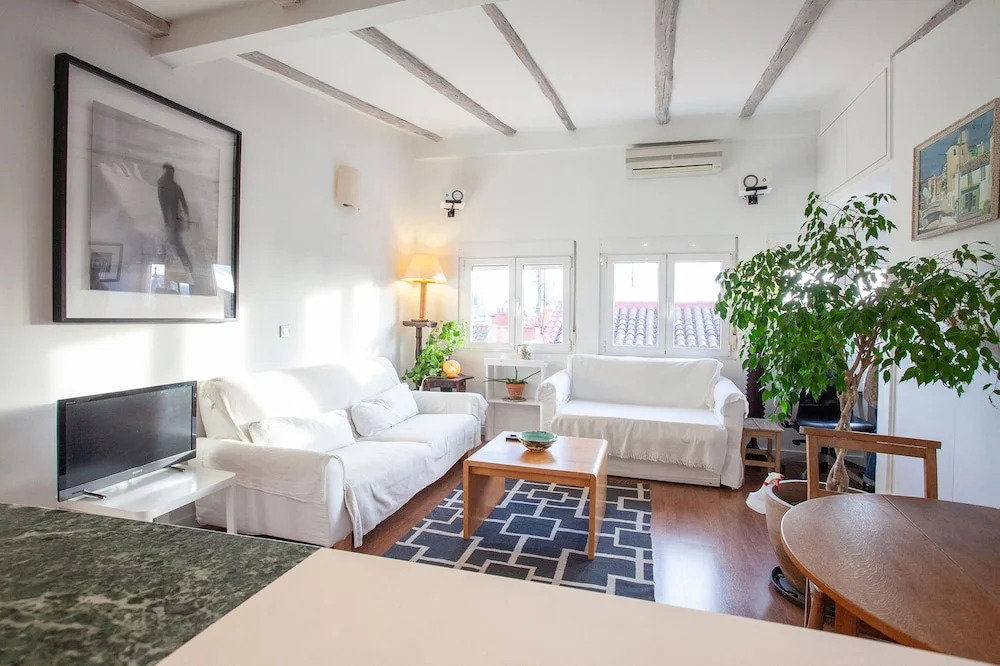 Spacious flat for families by Allô Housing