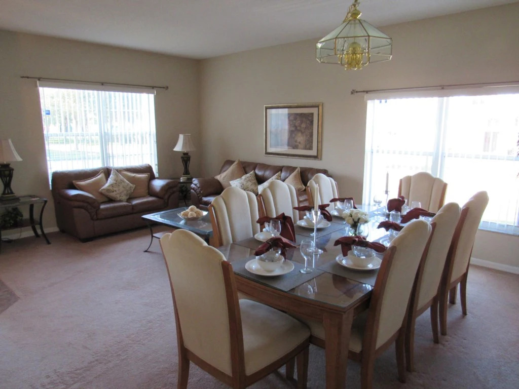 Spacious Pool and Spa home with Games Room, Davenport, US