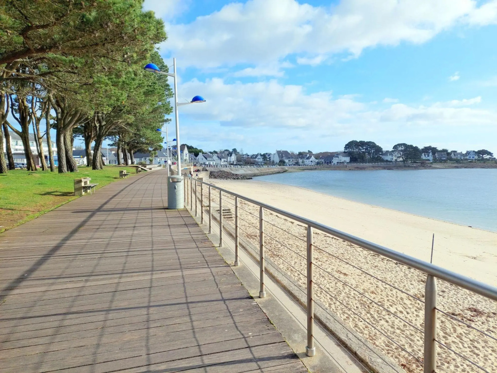 Studio with partial sea views in the popular seaside resort of Benodet