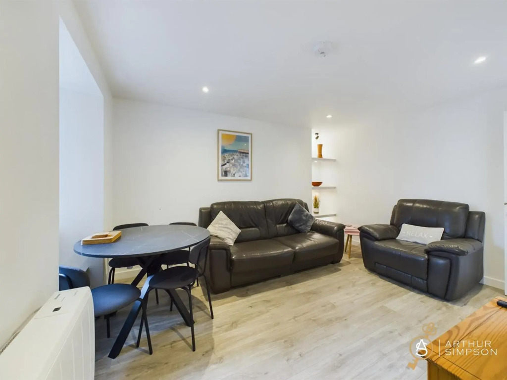 Brand New Town Centre Apartment
