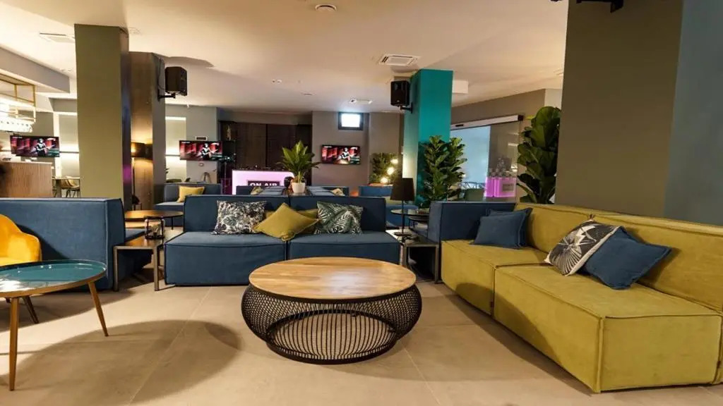 Arryvo Hotel