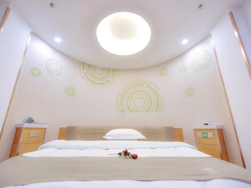 GreenTree Inn Henan Kaifeng Jinming District Jinming Square Little Song City Business Hotel