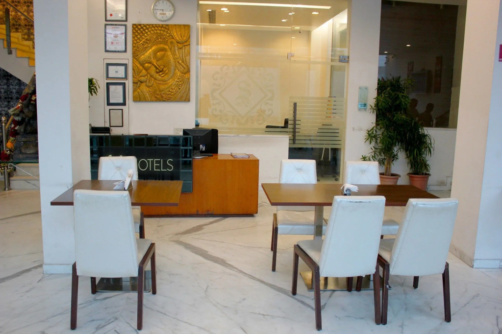 FabHotel Sage Saket