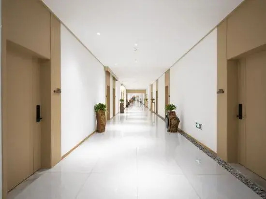 Baoli Shijia Art Hotel (Luohe High-speed Railway West Station Branch)