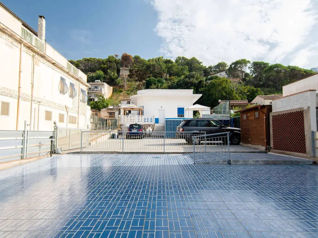 Seafront Apartment in Villa with Swimming Pool and Parking