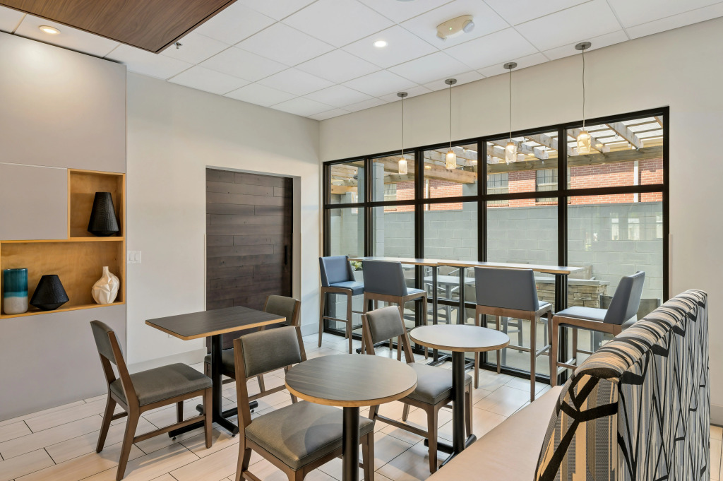 Holiday Inn Express & Suites White Hall by IHG