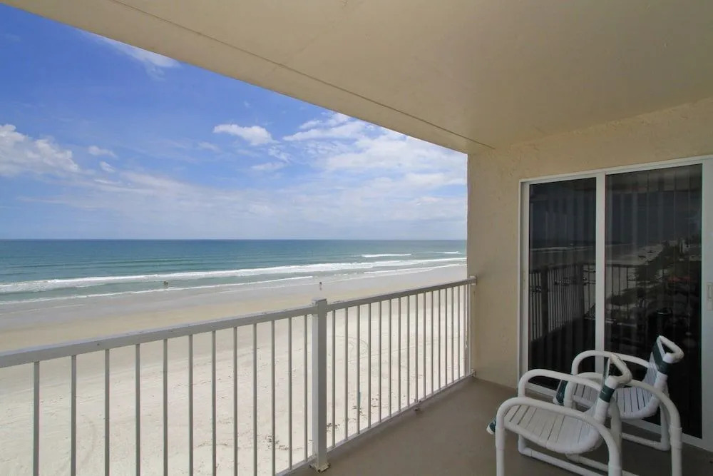 PT501 Ponce de Leon Towers by RedAwning