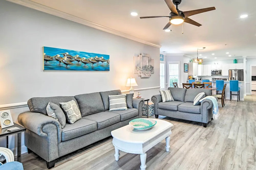 Screened Porch + Golf On-site: Myrtle Beach Condo