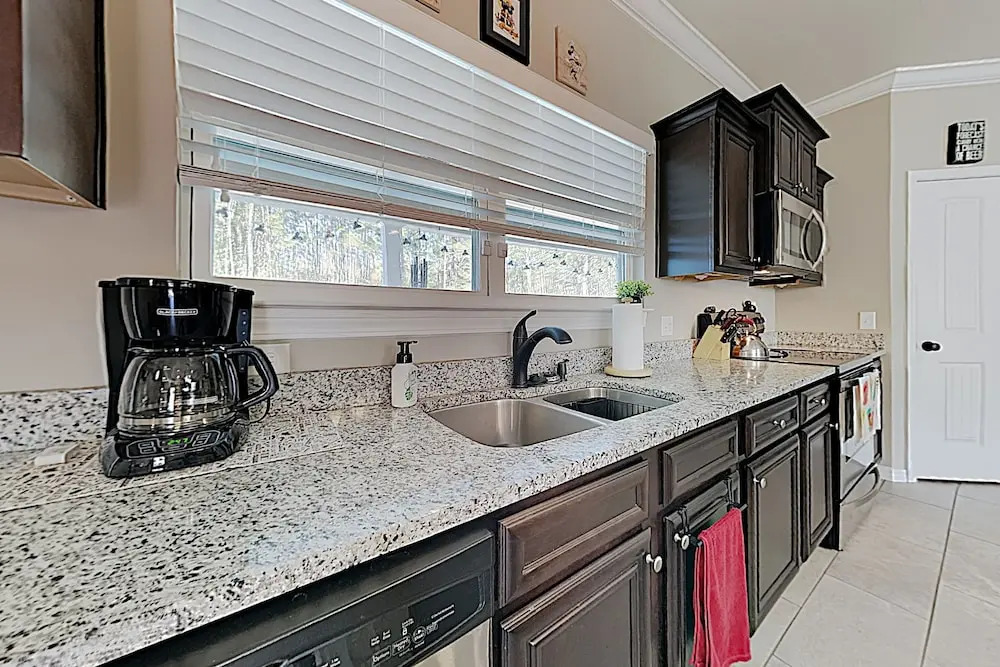 New Listing! Custom : Private Pool, Near Beach 4 Bedroom Home