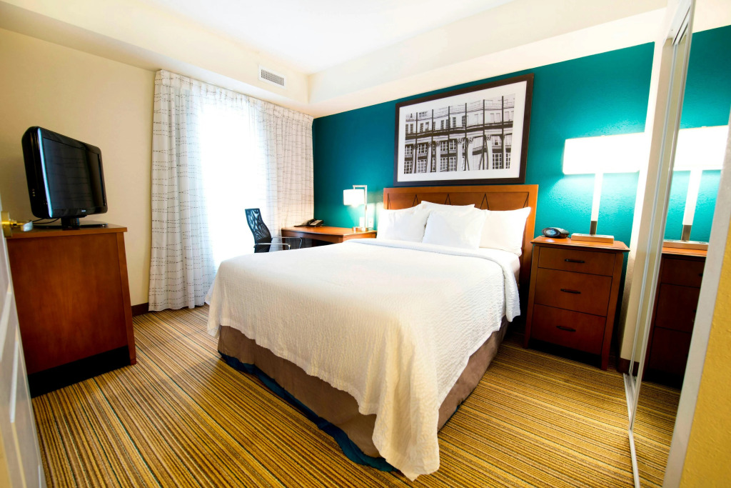 Residence Inn by Marriott Mississauga-Airport Corporate Centre West