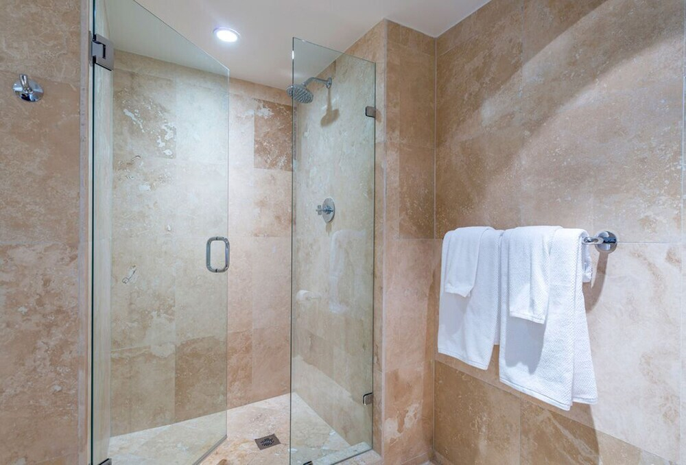 5 Star Oceanfront Hotel Residence - 1440