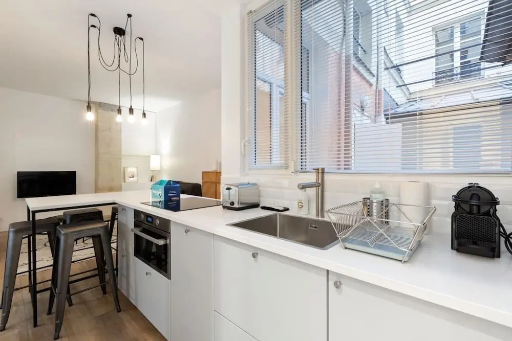 Chic & Contemporary Apartment With Two Bedroom