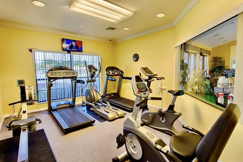 4 Bed, 2 Master Suites. South Facing Pool. Resort