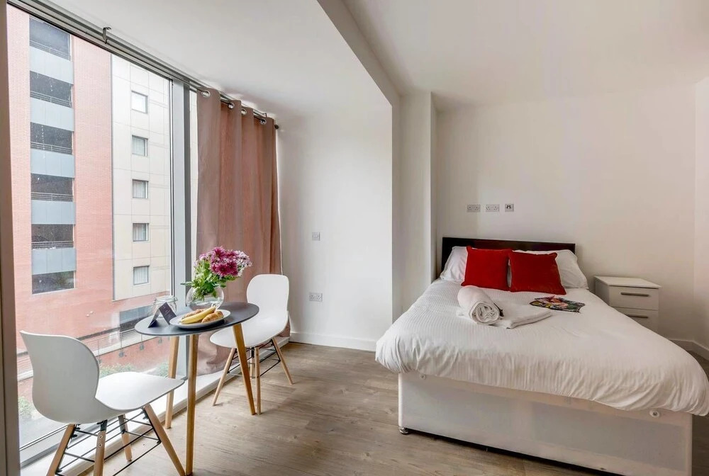 Central Liverpool Studio For 2 Guests!
