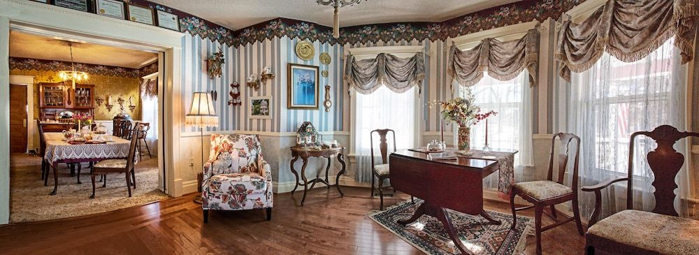 Holden House 1902 Bed & Breakfast Inn