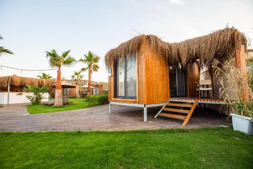 Anda Beach Bistro & Rooms