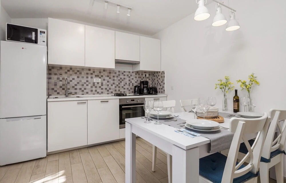Beautiful Home in Lukovo Sugarje With Wifi and 2 Bedrooms