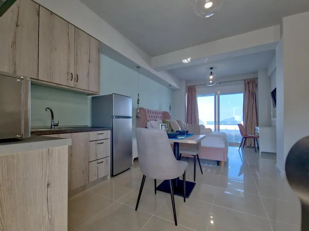 Epipleon Luxury Suites -106- Δωμάτιο 40τμ με βεράντα 45τμ μπροστά στην θάλασσα