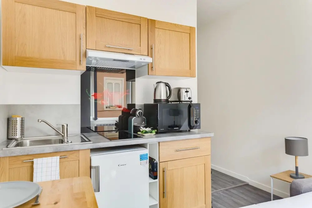 Modern studio near train station Part-Dieu by GuestReady