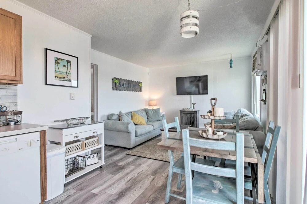 Walk to Pool & Beach! Family Condo in Ocean City