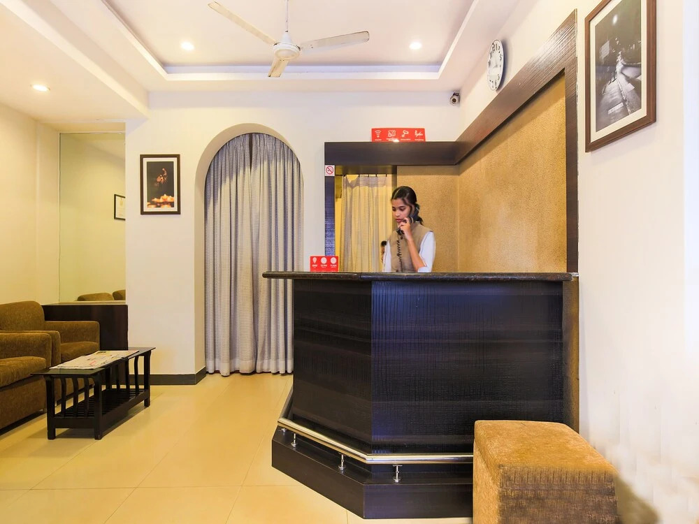 OYO 18594 M The Business Hotel