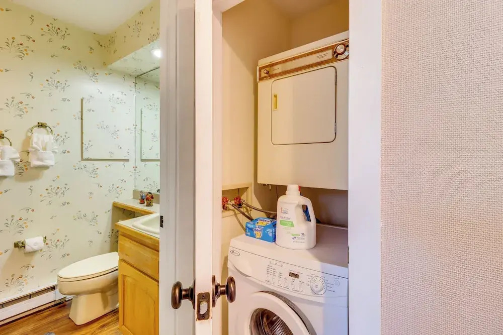 Hike, Golf & Explore: Pocono Pines Townhome