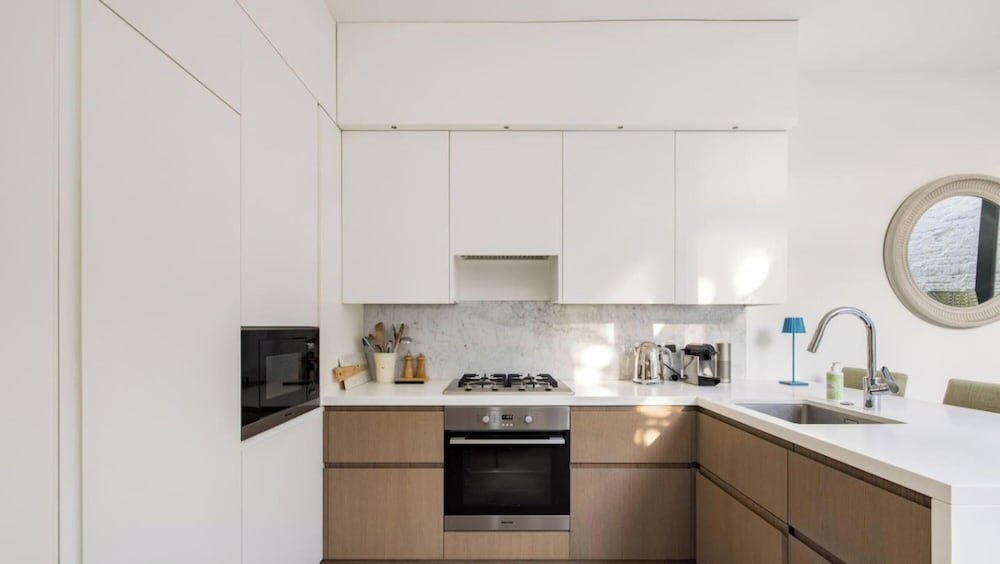 Sunny in Chelsea Luxurious 3 Bedroom Chelsea Home
