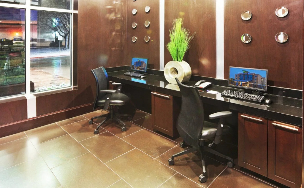 Holiday Inn Express & Suites North Dallas at Preston by IHG